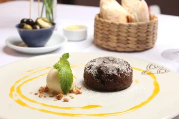 CHOCOLATE FONDANT…….$6,50
Warm moist chocolate cale with vanilla ice cream and passion fruit coulis
巧克力软糖 香草冰激凌 百香果酱
Fondant au chocolat, glace vanille, coulis passion